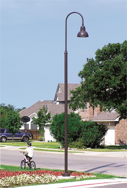 ehl22ft-gcf-dbl-eak4_sidewalk_mid Hanover Series – Small Pendant